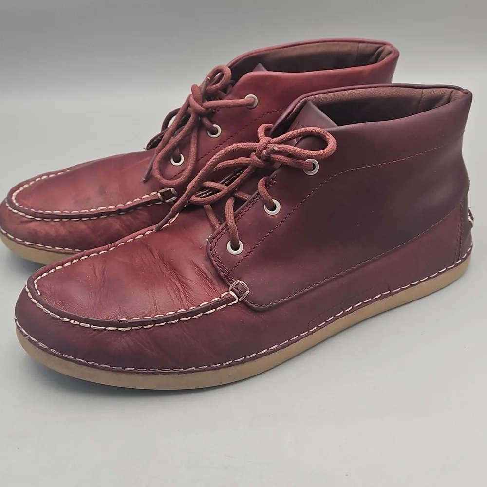 UGG Australia Men’s Burgundy Leather Chukka Boots size 10